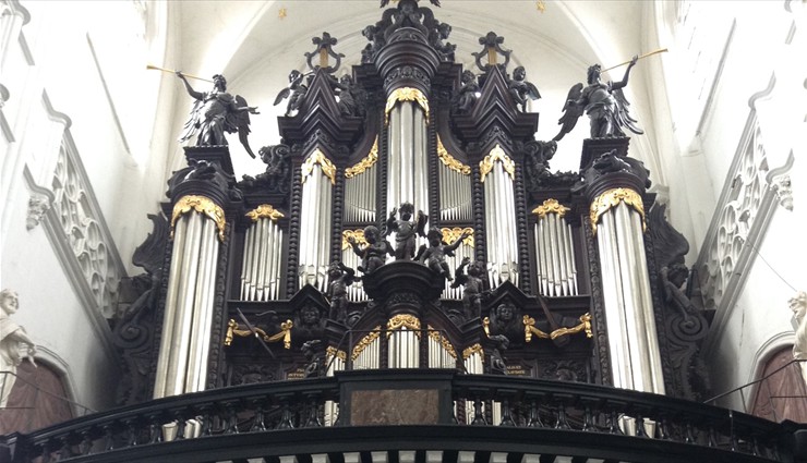 Еще одна достопримечательность храма - орган, датированный XVII веком, который считается одним из лучших в стране