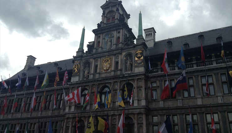 Городская ратуша в Антверпене построена в 1561-1565 годах
