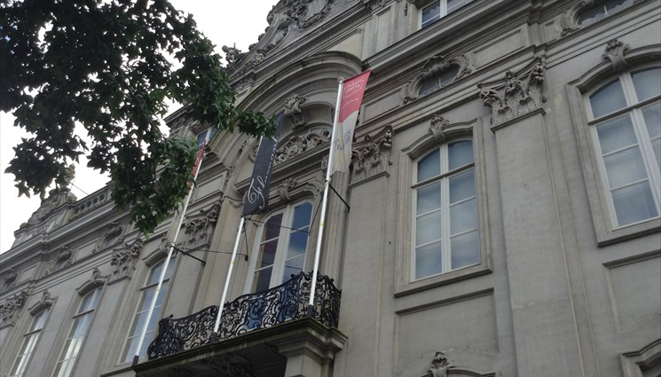 Позже в здании проживали Наполеон, голландский монарх Вильгельм I, бельгийский король Леопольд II
