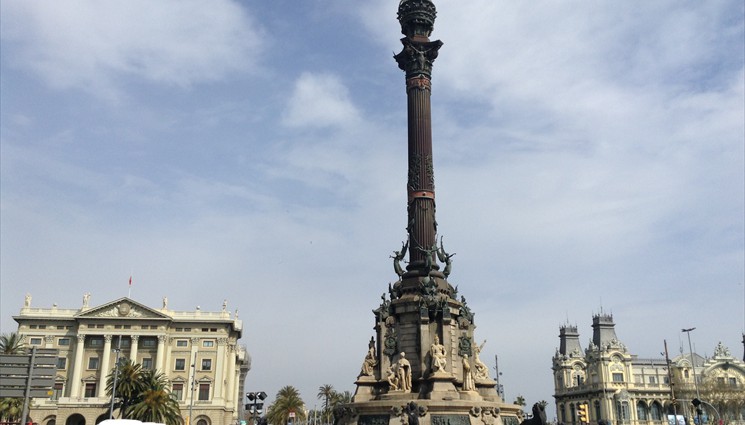 В завершении нашей прогулки мы приходим к памятнику Колумбу в Барселоне