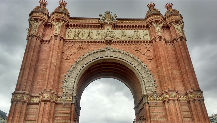 Триумфальная арка в Барселоне была построена в 1988 в качестве парадного входа на первую всемирную выставку
