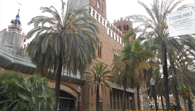 Замок трех драконов (Castell dels Tres Dragons) был построен к Всемирной выставке 1888 года и использовался как ресторан.