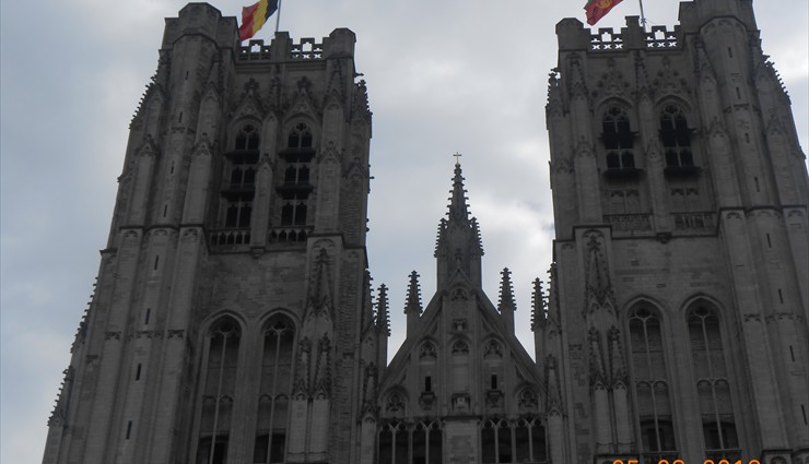 Главный собор Брюсселя расположен на холме Тройренберг