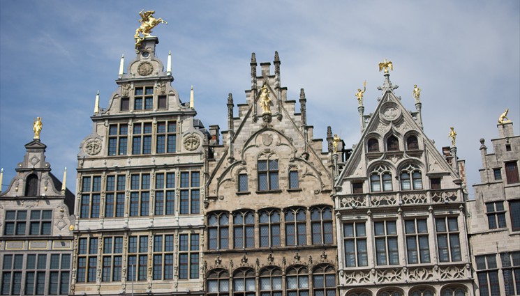 Антверпен — город искусства: музеи, галереи, биржи антикваров, художественные мастерские и салоны его просто переполняют.