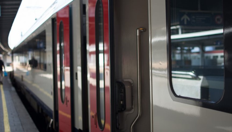 Всего вокзал принимает поезда четырех компаний — Eurostar, Thalys, Deutsche Bahn и NMBS.