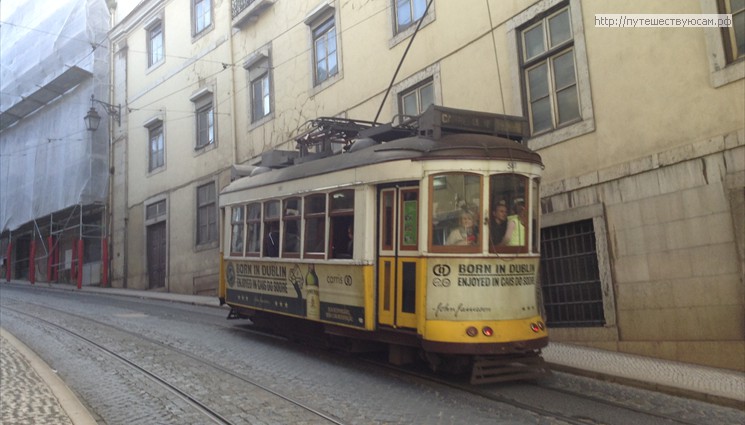 Желтый лиссабонский трамвай