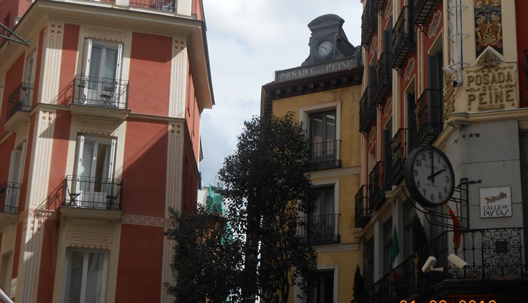 Здесь мы направляемся к площади - Пуэрта-дель-Соль (Puerta del Sol), которая является центром Мадрида, да и всей Испании