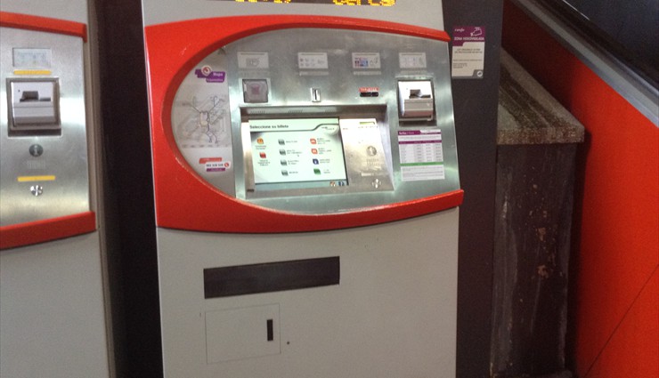 Находим автомат по продаже билетов на пригородные электрички