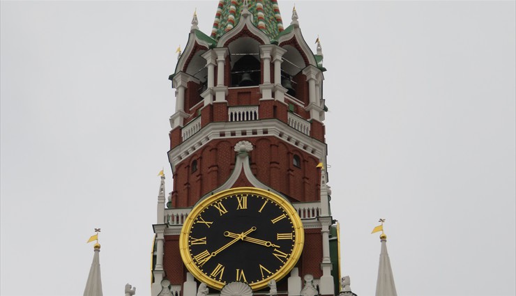 The Spasskaya Tower is the main tower with a through-passage on the eastern wall of the Moscow Kremlin