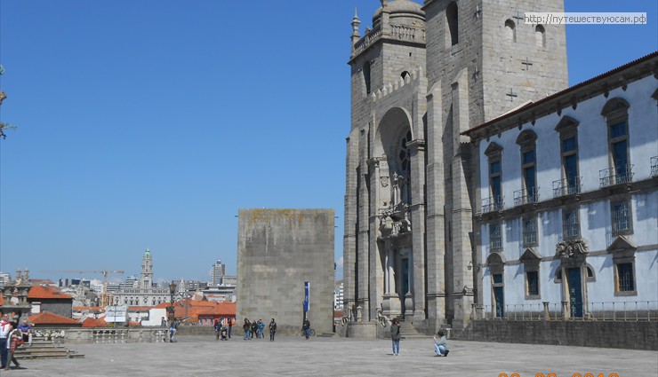 Строительство нынешнего собора Порту велось около 1110 года под патронажем епископа