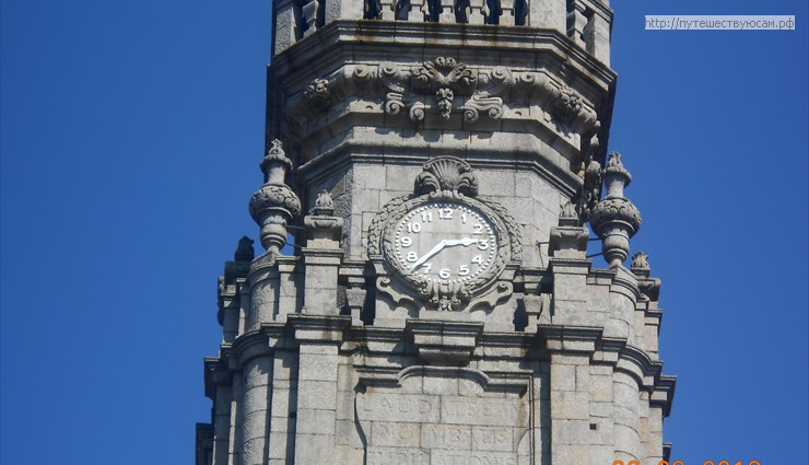 Торре-душ-Клеригуш является самой высокой церковной башней Португалии