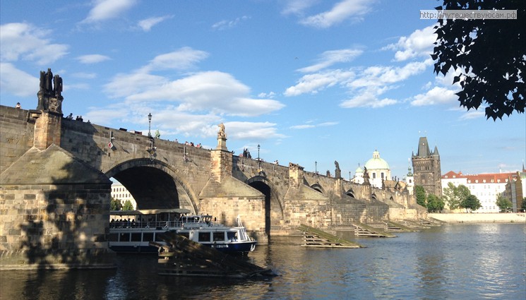 Прага — это узкие мощёные улочки, изумительный Карлов мост, масса уникальных достопримечательностей