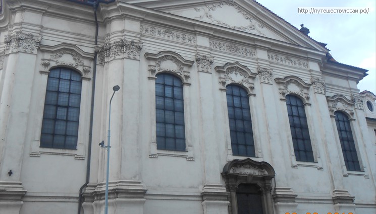 Изначально построена как католическая церковь святого Карло Борромео