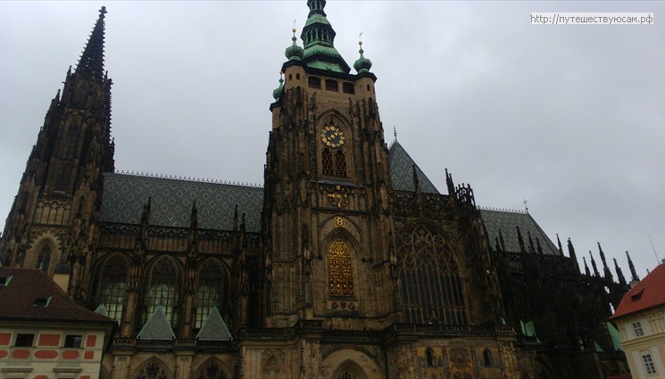 Собор Святого Вита возвышается в самом центре чешской столицы – в Пражском Граде