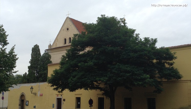 Церковь Девы Марии была построена одновременно с монастырем капуцинов