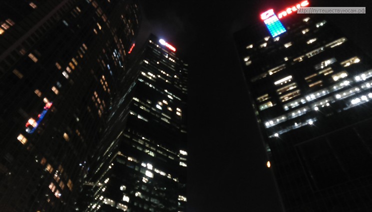 Сингапур также стал крупным международным финансовым центром