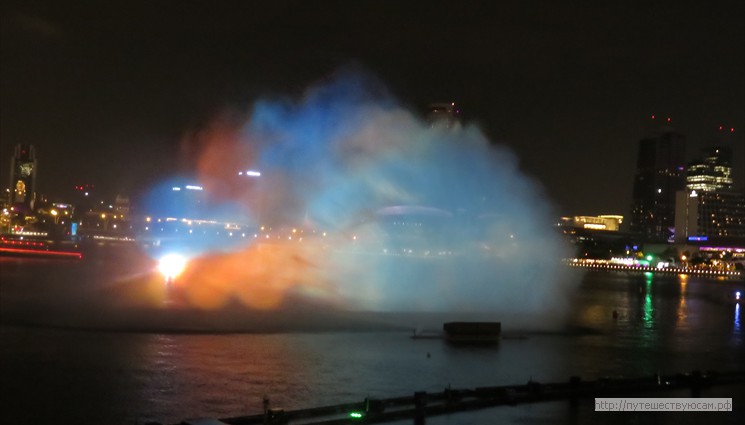 Лазерное шоу возле Marina Bay Sands