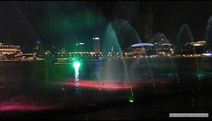 Сингапур, шоу фонтанов возле гостиницы - Marina Bay Sands