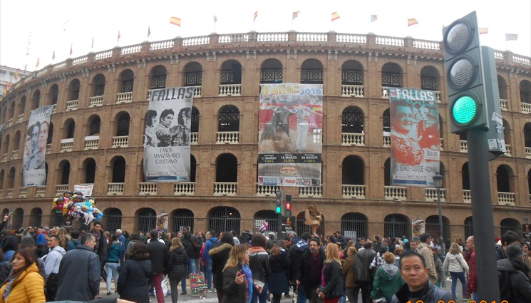 Арена для корриды в Валенсии вместе с семью площадями формирует группу главных улиц, на которых начинается представление