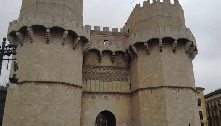 Изначально башни Серранос имели военное назначение – охрана города