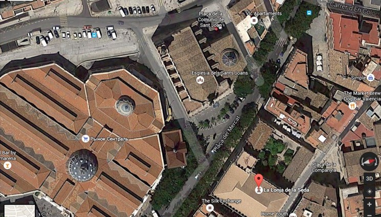 Рядом с Валенсийской шёлковой биржей находятся: Центральный рынок Валенсии и Церковь Сантос-Хуанес
