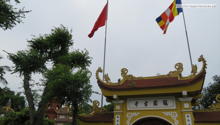 Эта пагода - одна из древнейших вьетнамских пагод