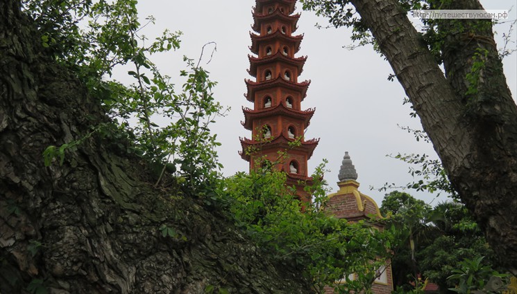 Пагода была построена она была в 541 году по приказу правителя Ли Нам Де