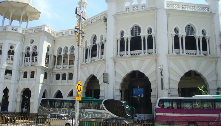 Куала-Лумпур был основан в 1857 году на месте лагеря китайских добытчиков олова