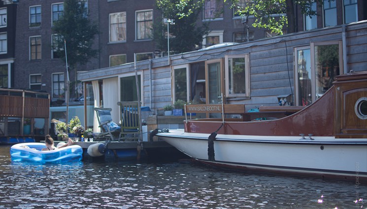 Проплывая по каналам Амстердама