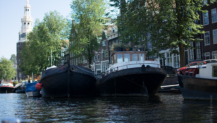 Проплывая по каналам Амстердама