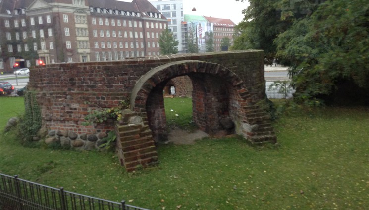 Далее по маршруту - древние камни Копенгагена