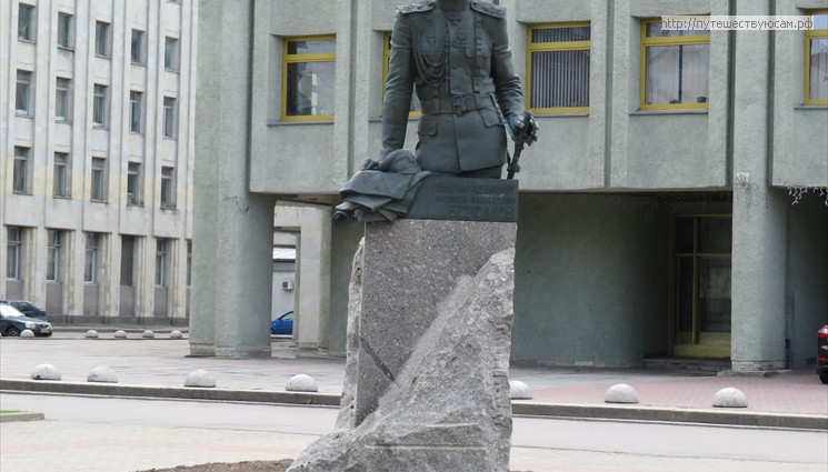 
Памятник Брусилову
