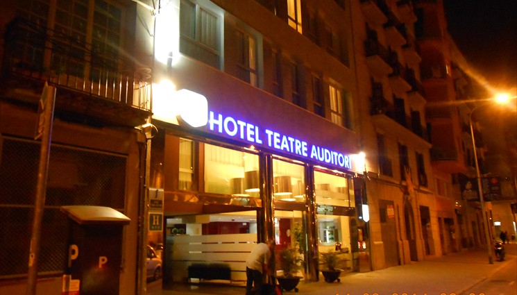 Как добраться от гостиницы Hotel Teatre Auditori
