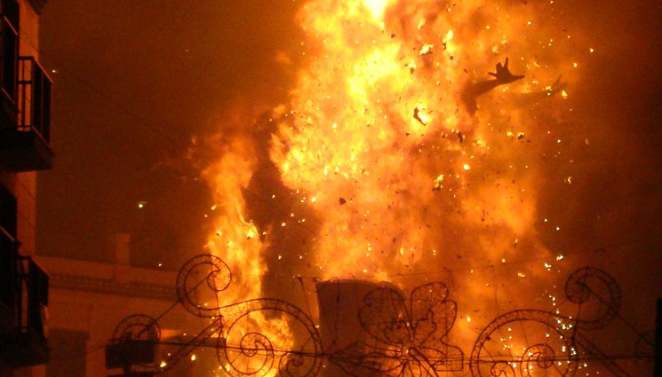 Сожжение статуй - 19 марта 2014 года