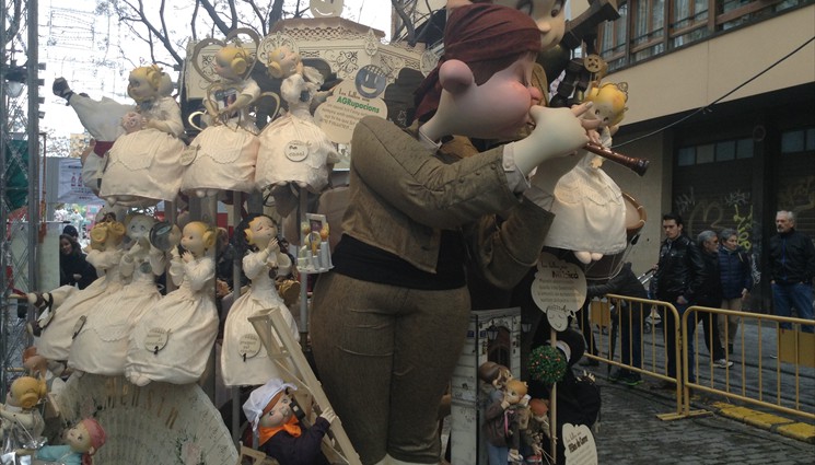 Фигуры и статуи на празднике Фальяс в 2015 году