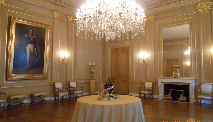 Следующий зал исполнен в элегантном итальянском стиле