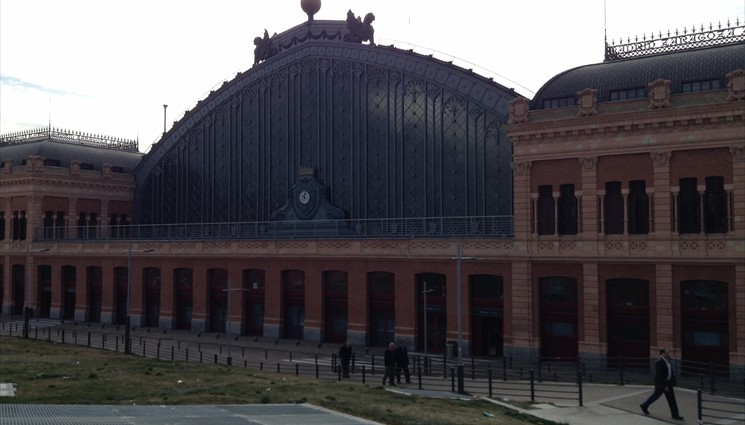 Гостиница находится рядом с центральным вокзалом Мадрида - Atocha