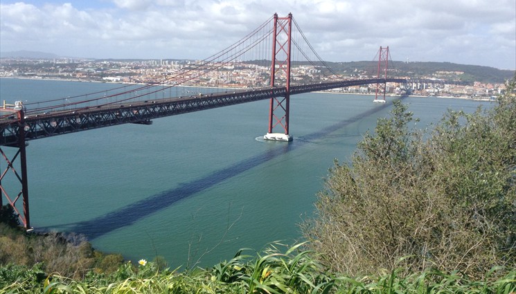 Мост имени 25 апреля в Лиссабоне, Португалия