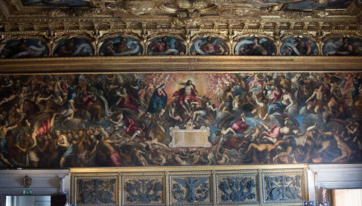 В зале Большого Совета есть одна из самых больших картин в мире — «Рай», написанный Якопо Тинторетто и его сыном Доменико в 1590 году.