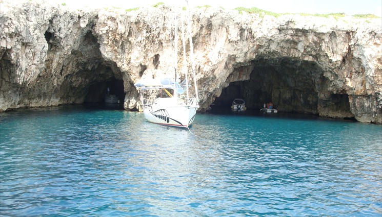 Пещера открыта для посещений с 1884 года.