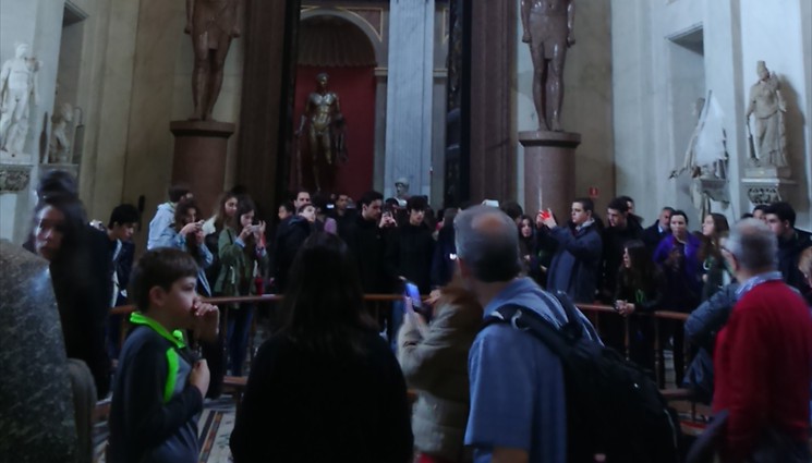 Наш гид достала нам билеты в музеи Ватикана