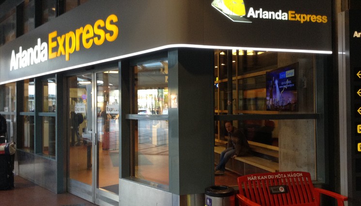 Находим офис Arlanda Express и покупаем билеты