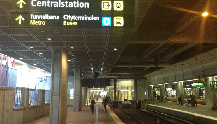 Чуть ранее до отправления поезда мы прибыли на вокзал в Стокгольме