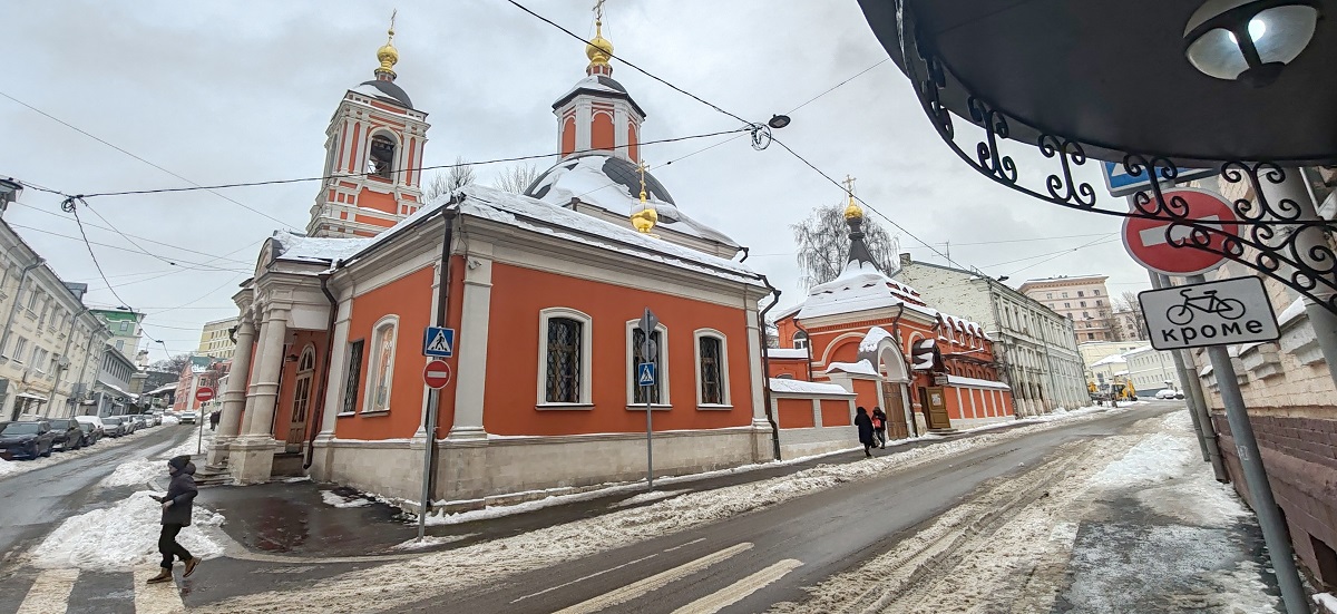 Посольства Москвы