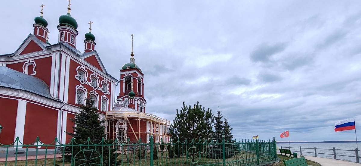 У стен святой обители
